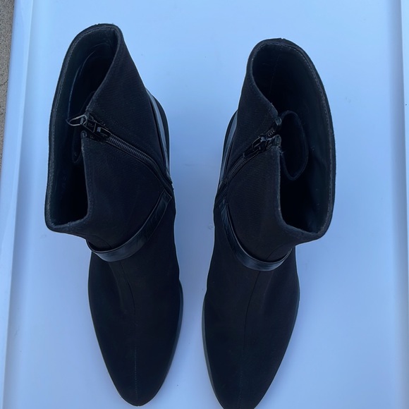 Stuart Weitzman Gore-Tex heeled boots - Picture 5 of 6